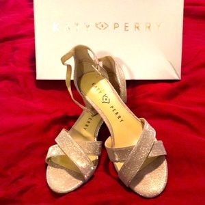 NWT Katy Perry designer Golden beige sandal shimmery party gold chunky heel New
